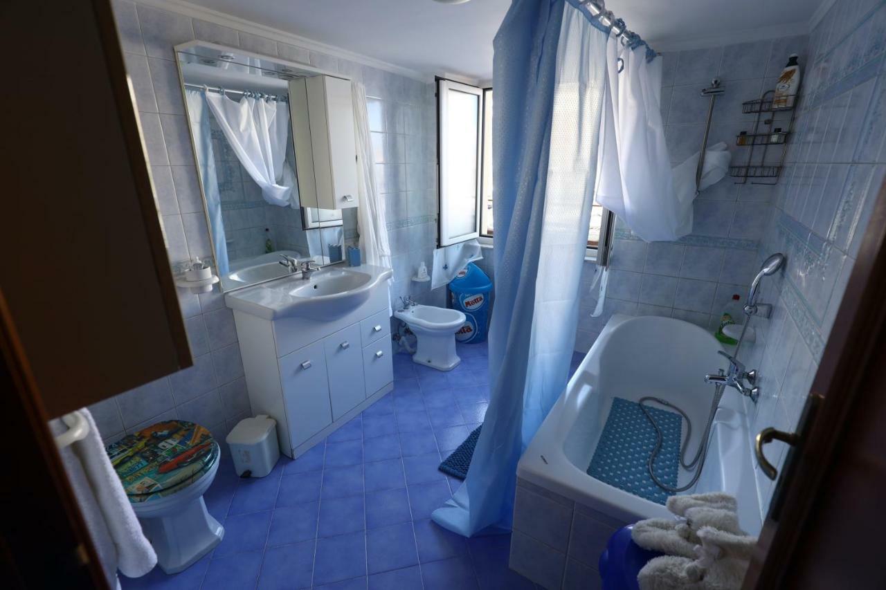 شقة Laura House نابولي المظهر الخارجي الصورة