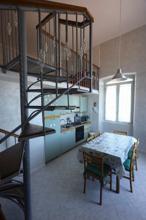 شقة Laura House نابولي المظهر الخارجي الصورة
