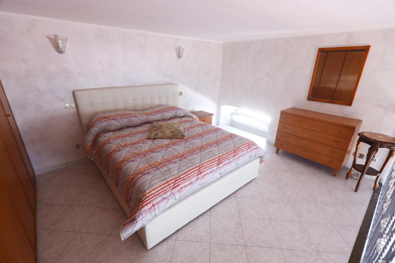 شقة Laura House نابولي المظهر الخارجي الصورة